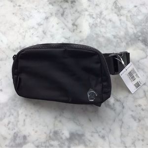 NWT Lululemon everywhere belt bag in black